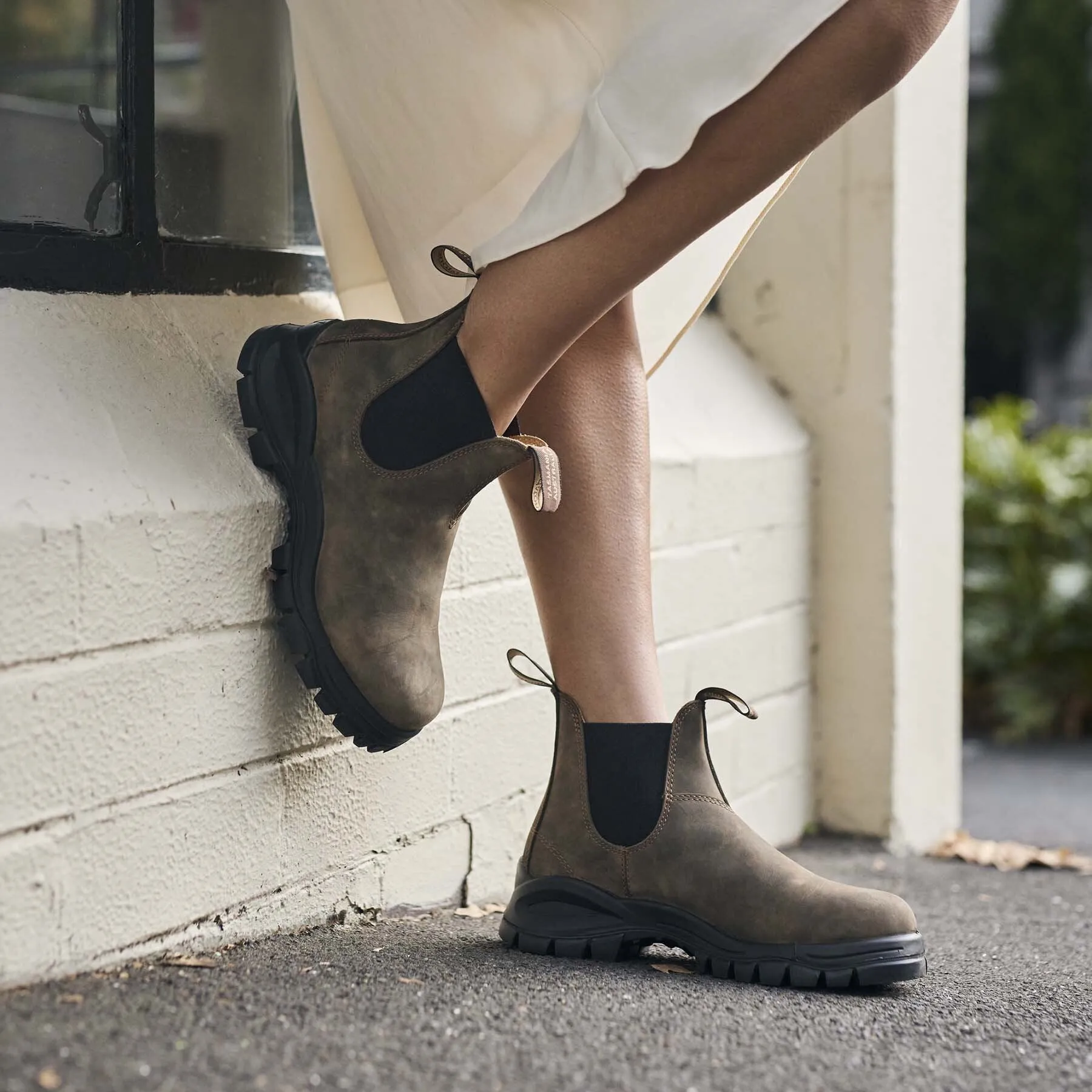 #  2239 LUG BOOT    RUSTIC BROWN & BLACK      