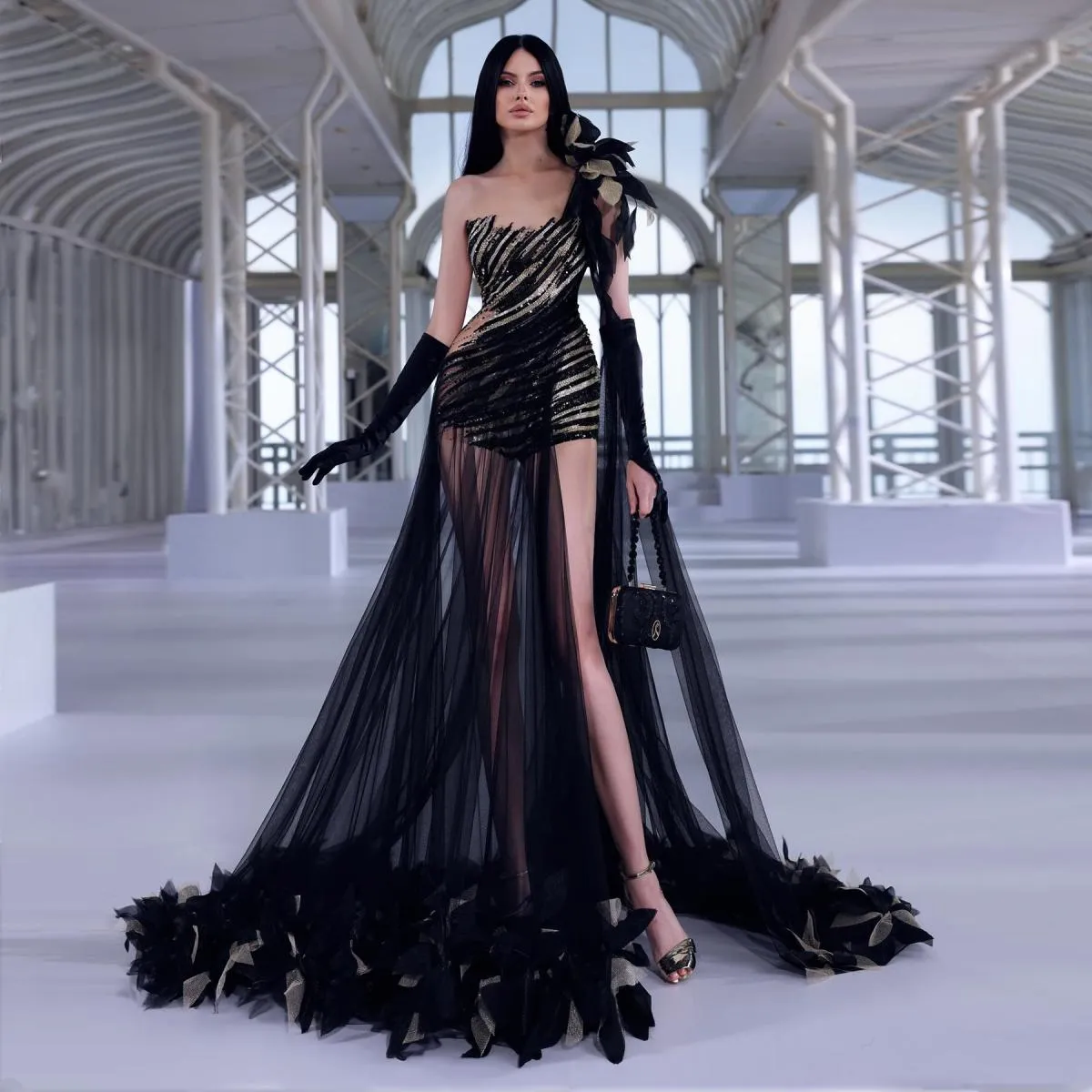 Abiti da ballo monospalla in tulle drappeggiato di classe Abito da sera unico realizzato a mano in nero e oro 2024 Par. formale