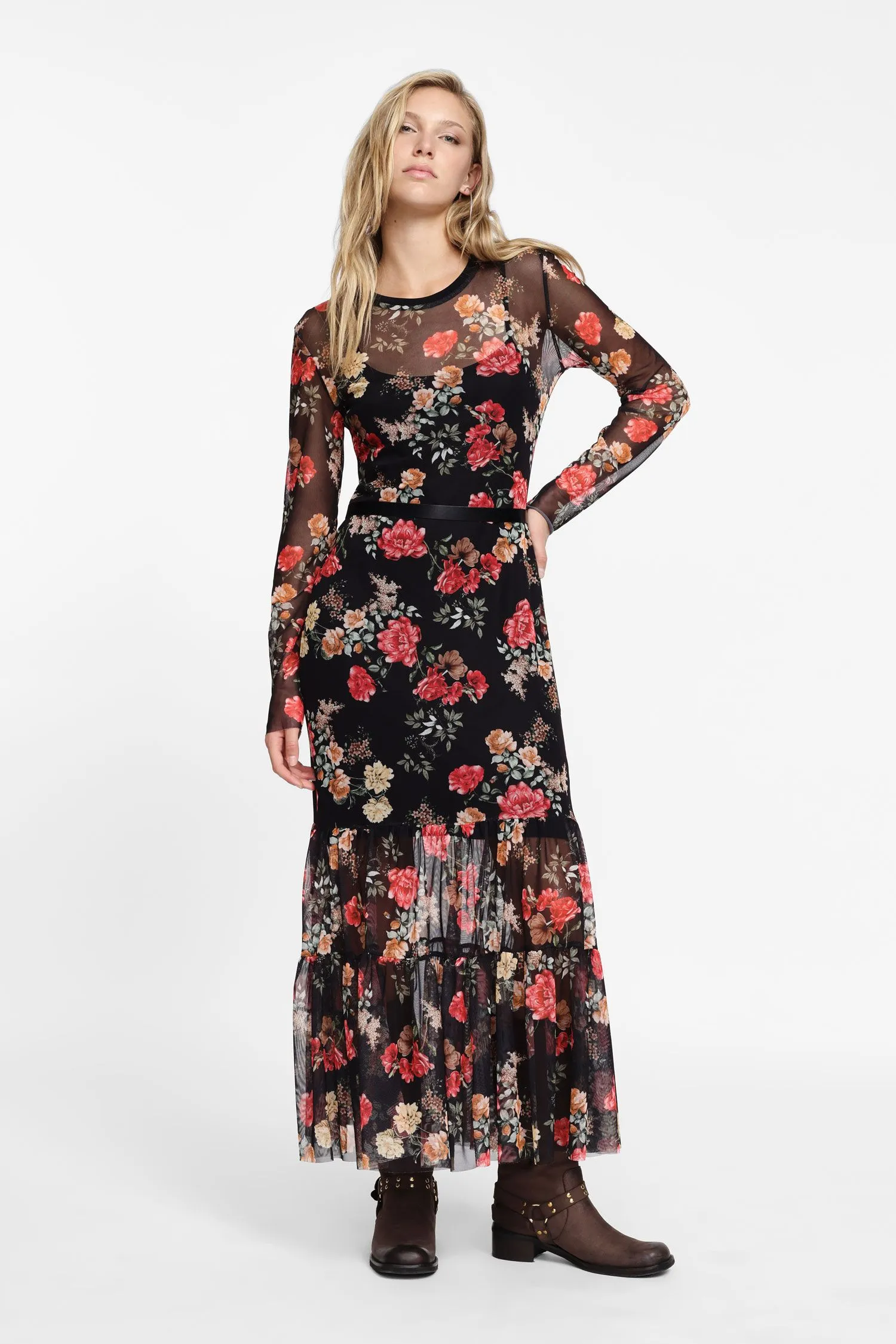 Abito lungo floreale in tulle con balze 