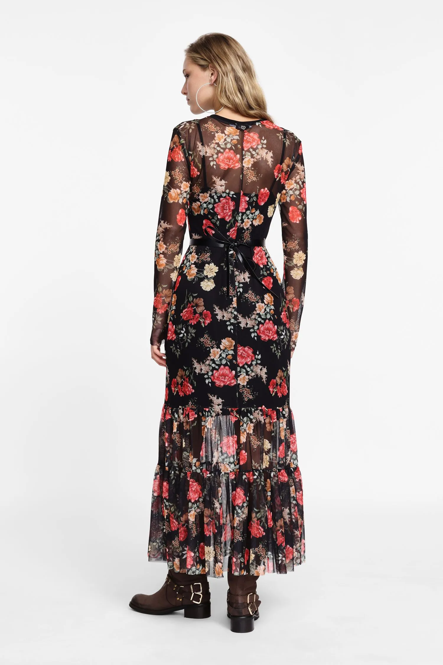Abito lungo floreale in tulle con balze 