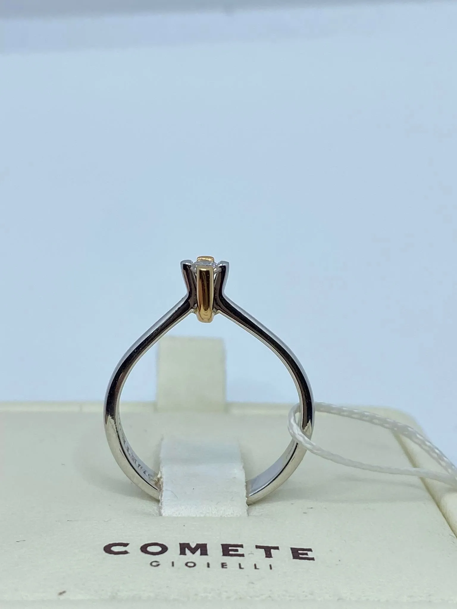Anello Donna Solitario Comete Gioielli in Oro Bianco con Briillante Ct. 0.10
