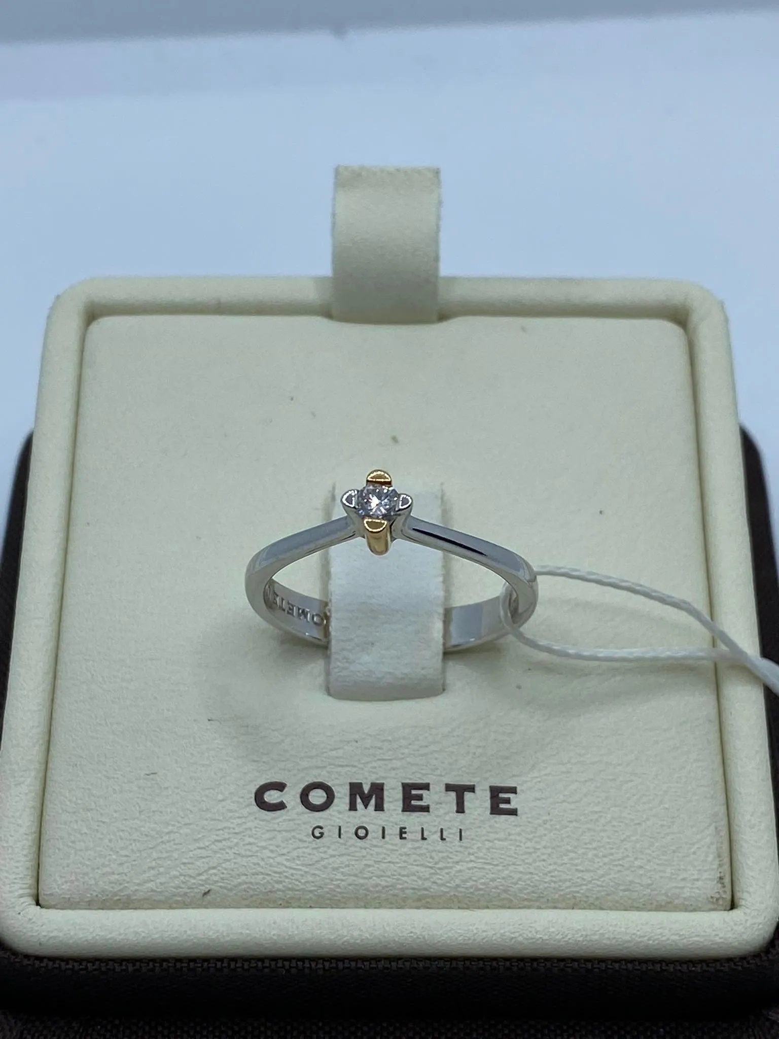 Anello Donna Solitario Comete Gioielli in Oro Bianco con Briillante Ct. 0.10