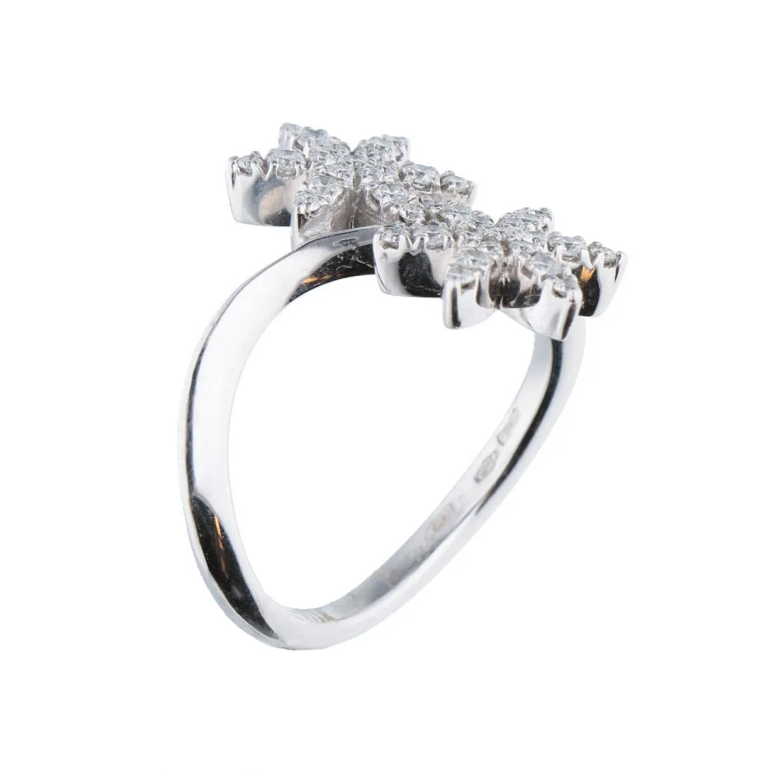 Anello in oro bianco con diamanti