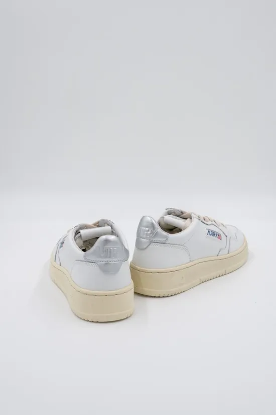 Autry Women's Low Top Sneakers AULW LL05