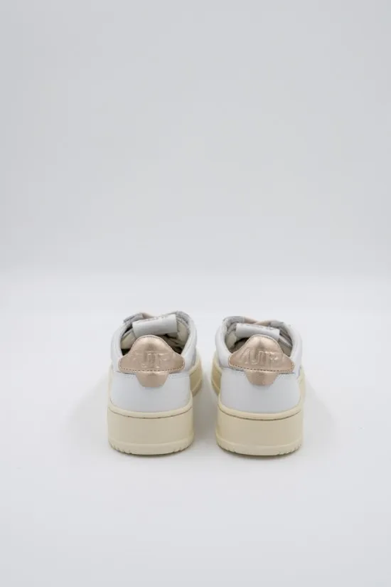 Autry Women's Low Top Sneakers AULW LL06