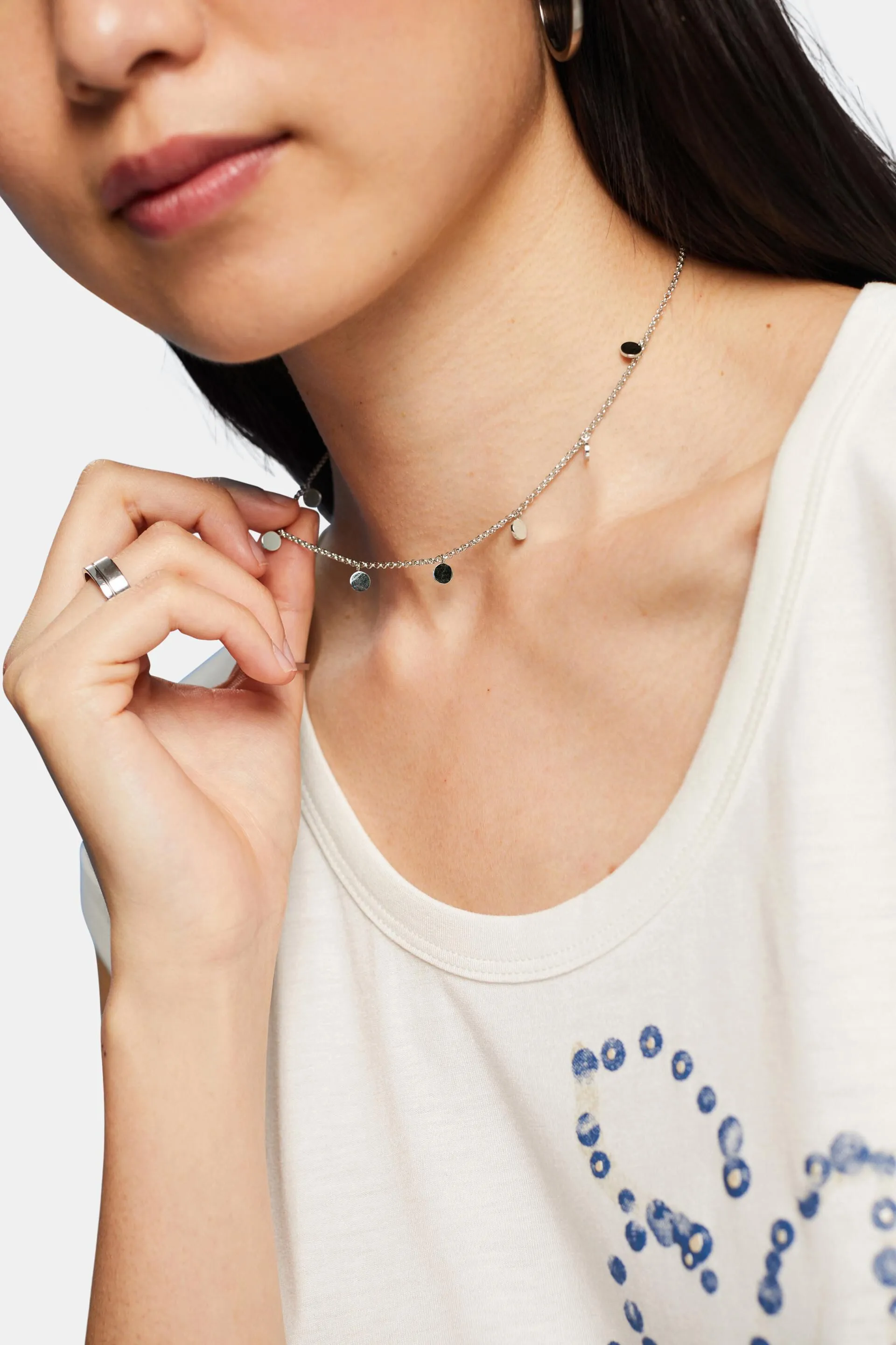 belcher chain necklace with round pendant