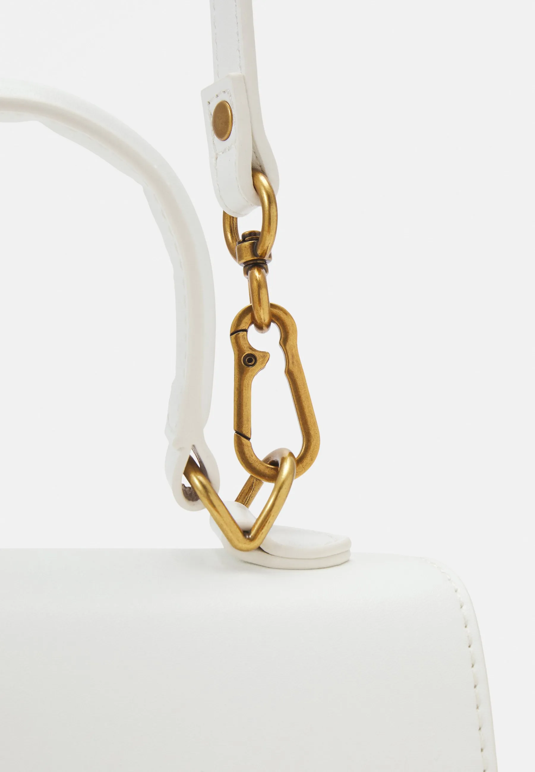Borsa a mano - the perfect accessory for any occasion