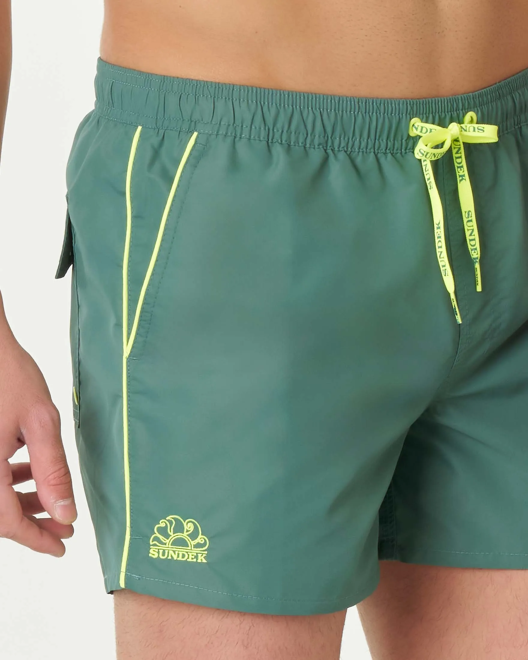 Boxer mare corto verde militare con piping verde fluo