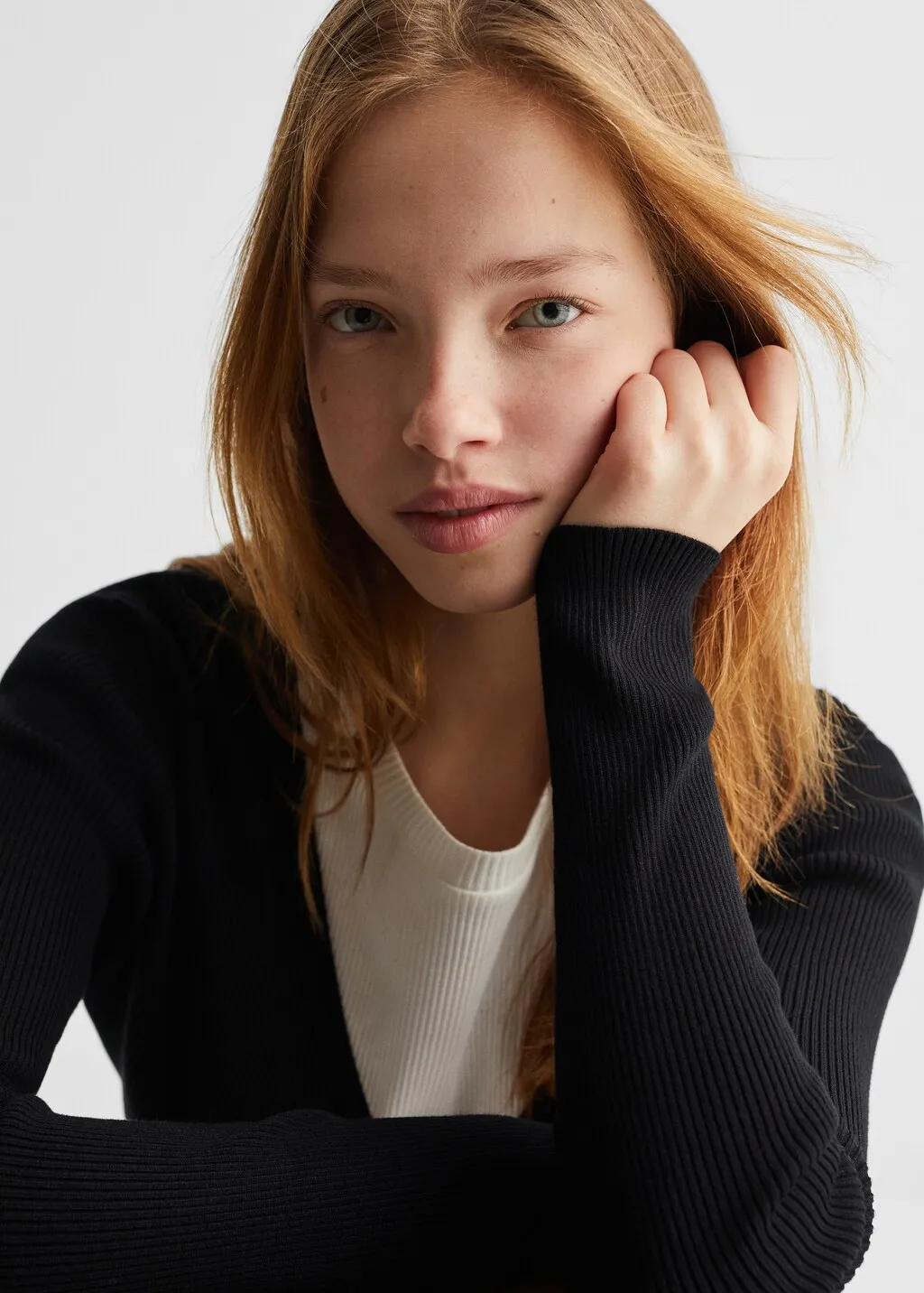 Buttoned cardigan with ribbed trim