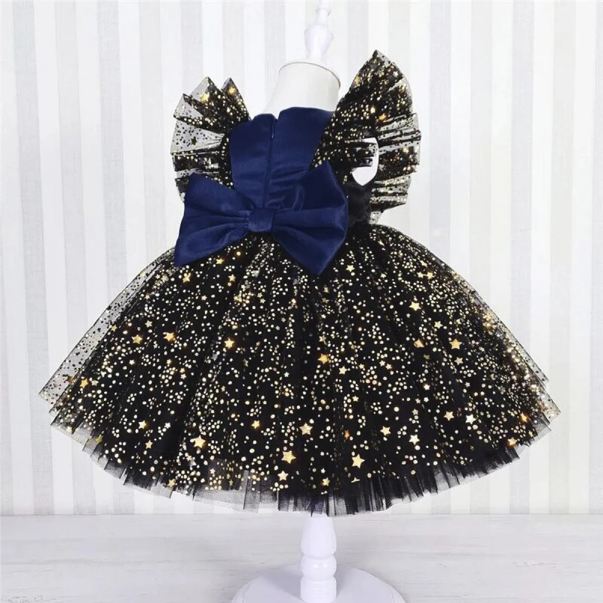 Child Party Dress for 1-5 Year Olds Ruffled Sequin Christmas Dress for Kids Tulle Tutu Costume