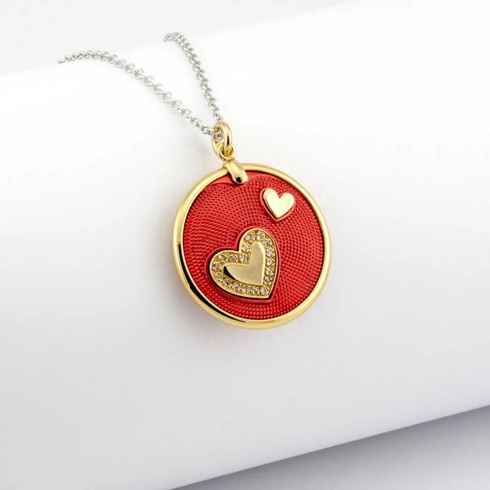 Collana con ciondolo rosso con cuori in acciaio