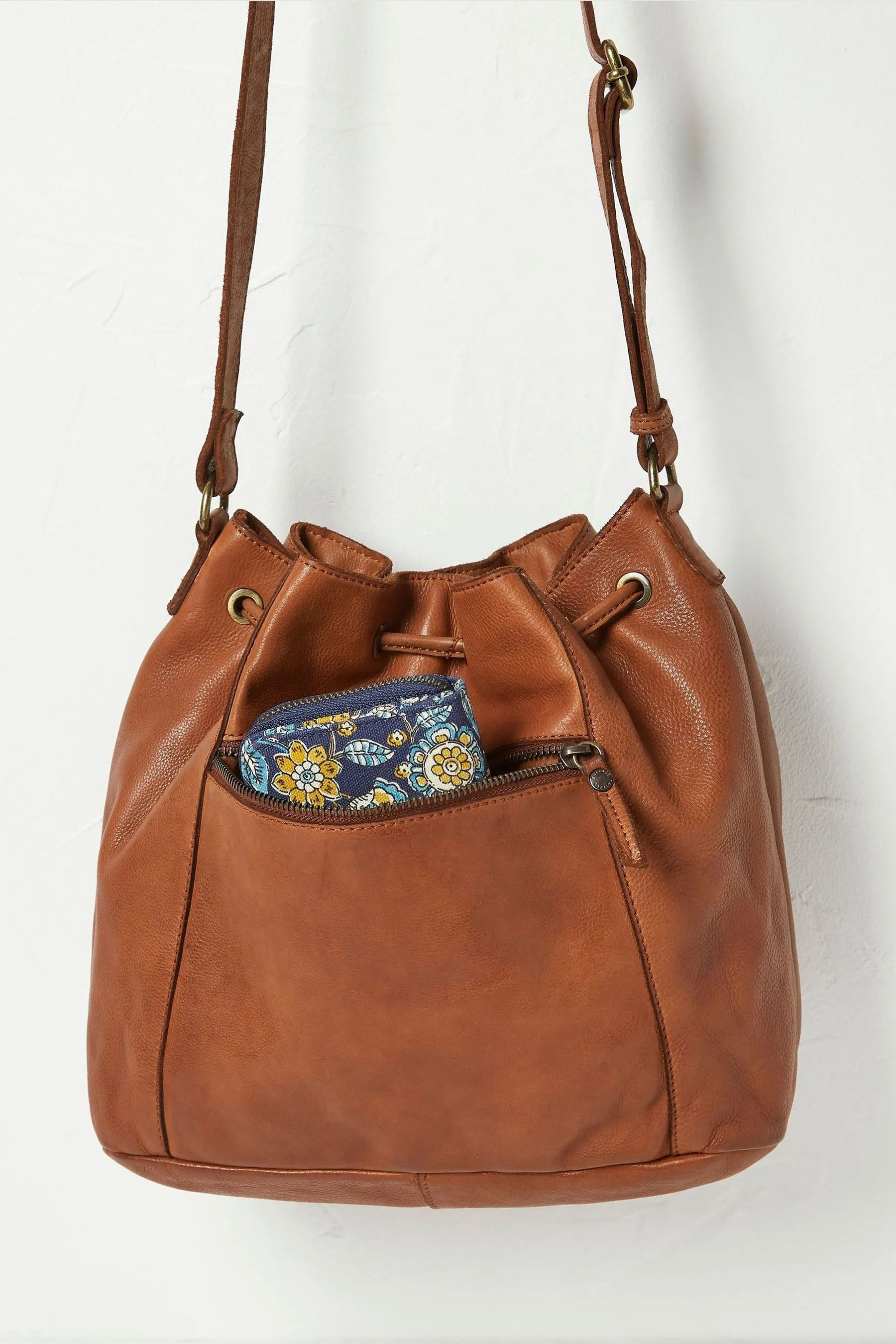 FatFace - Leather Bucket Bag