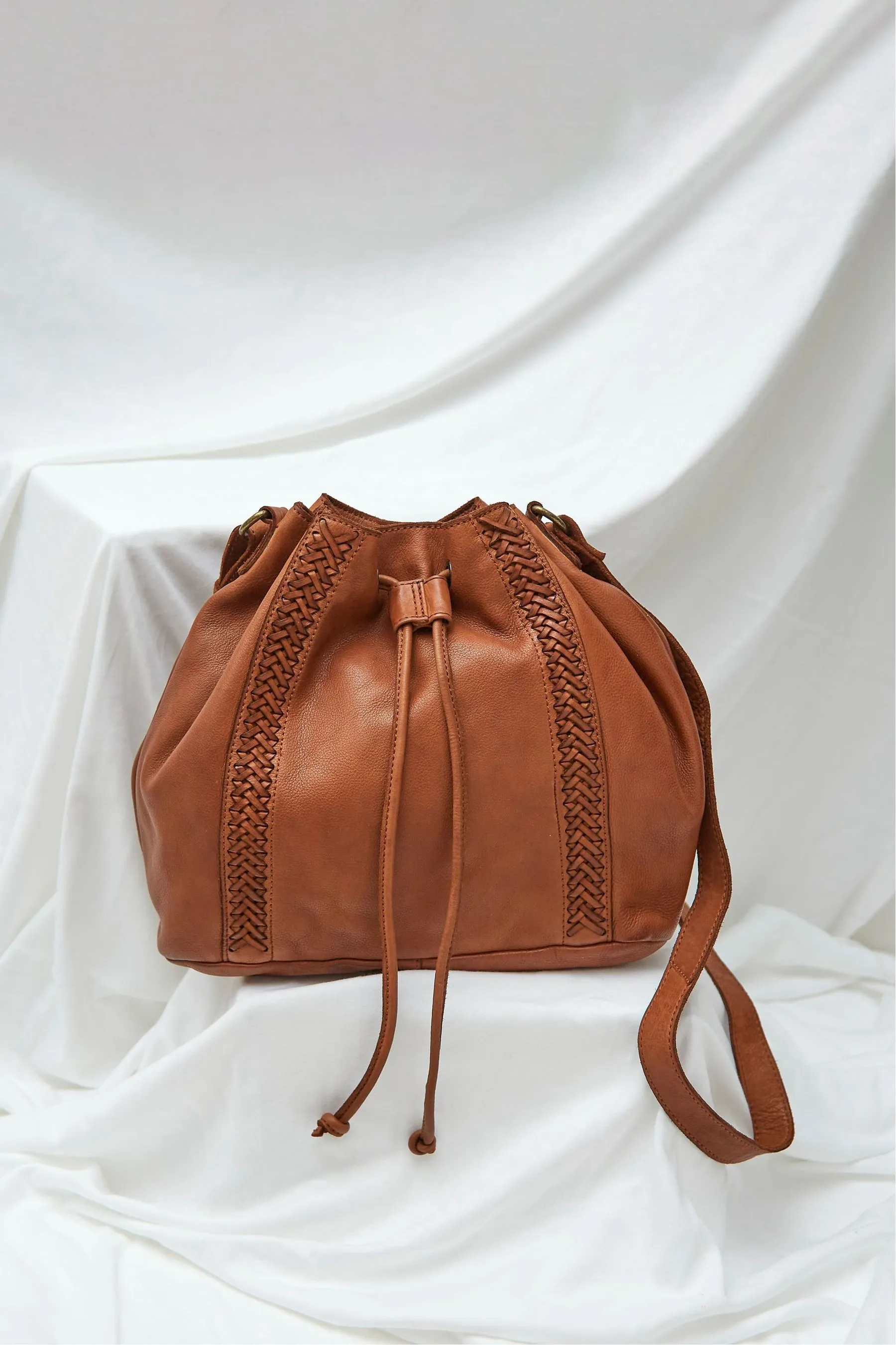 FatFace - Leather Bucket Bag