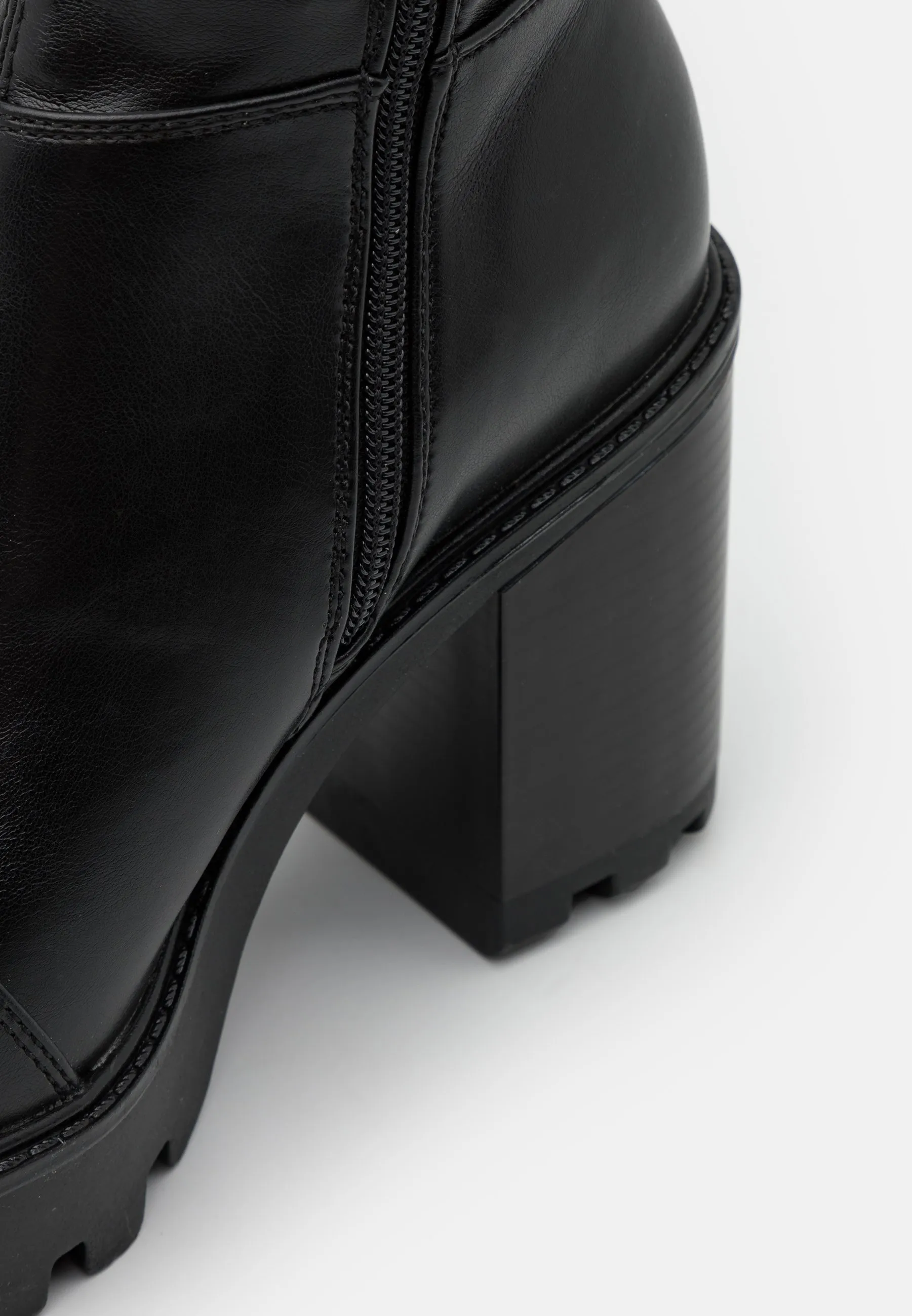 Heeled boots