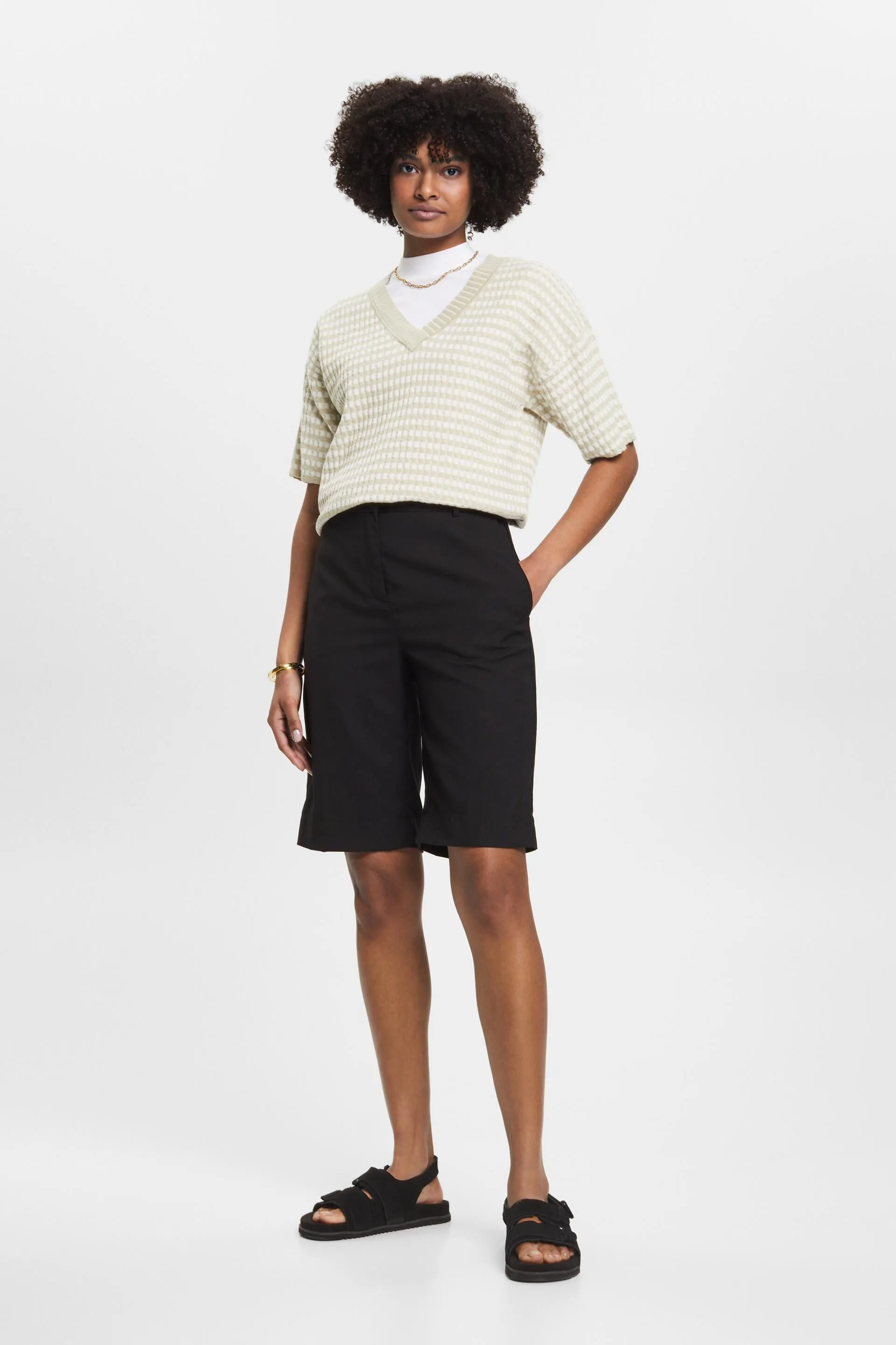 High waist Bermuda shorts.