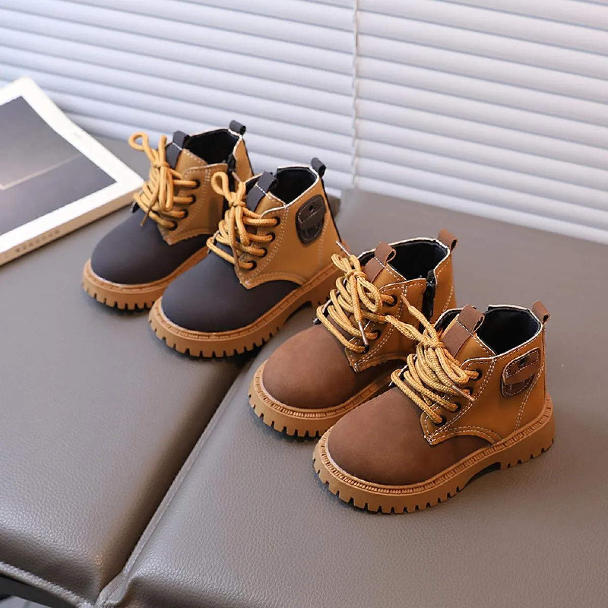 Kids' contrasting color street style boots for boys and girls.