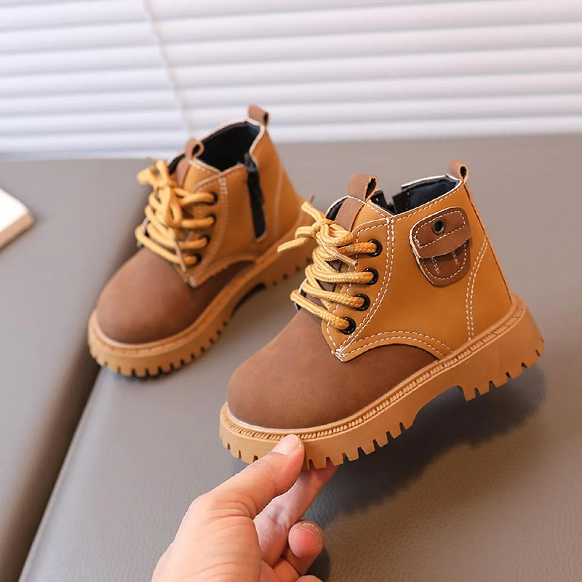 Kids' contrasting color street style boots for boys and girls.