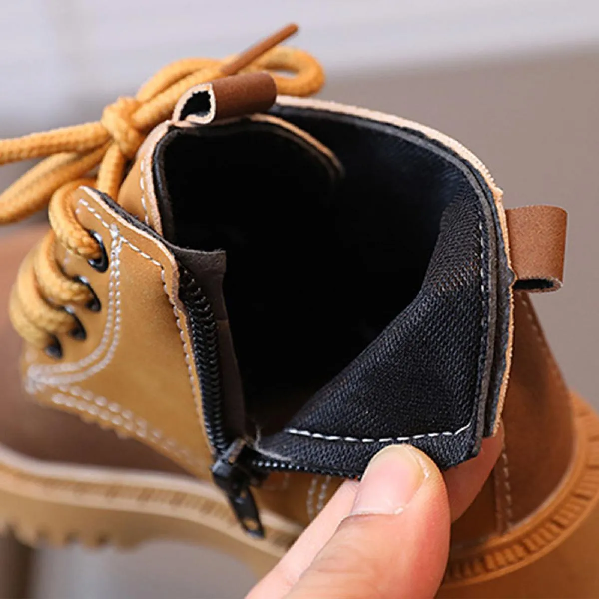 Kids' contrasting color street style boots for boys and girls.