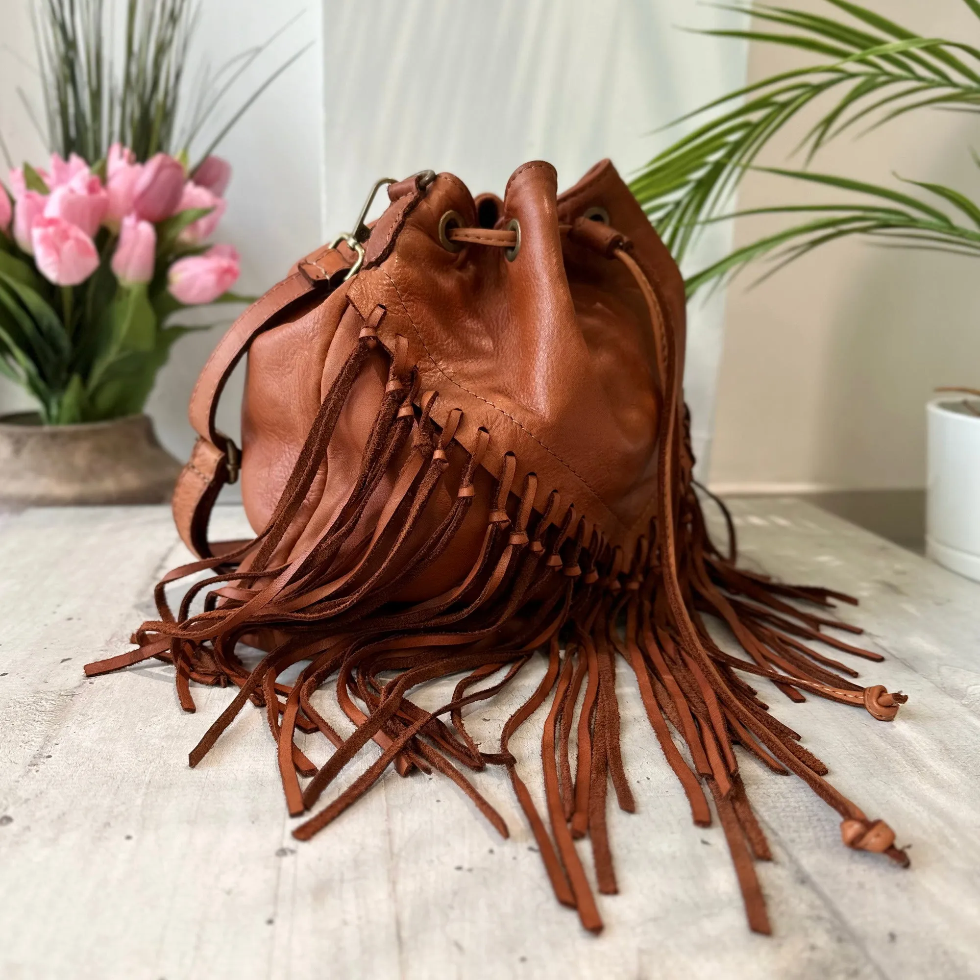 Leather Bucket Bag with Vintage Nubuck Fringes