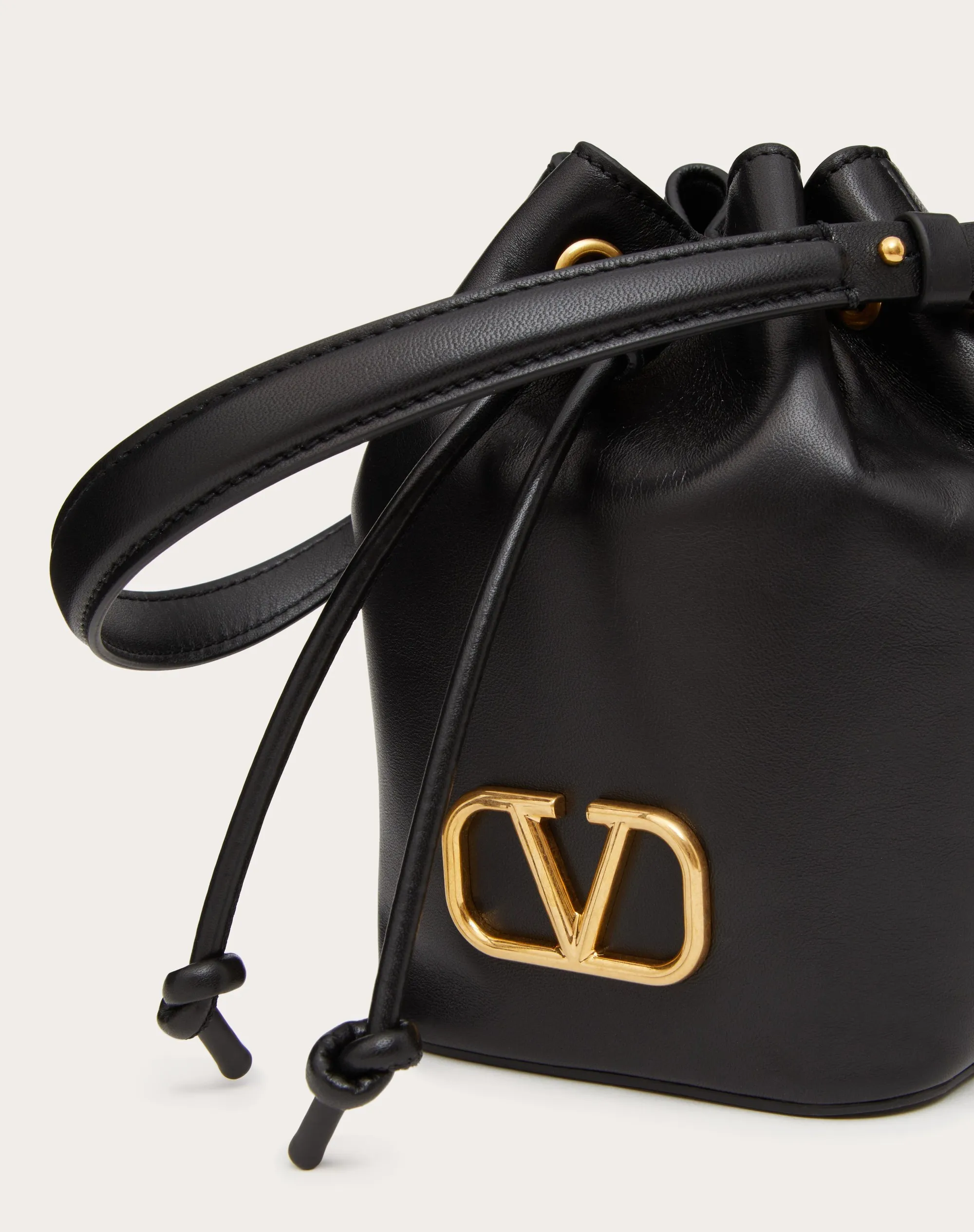 MINI LOGO SIGNATURE BUCKET BAG IN NAPPA