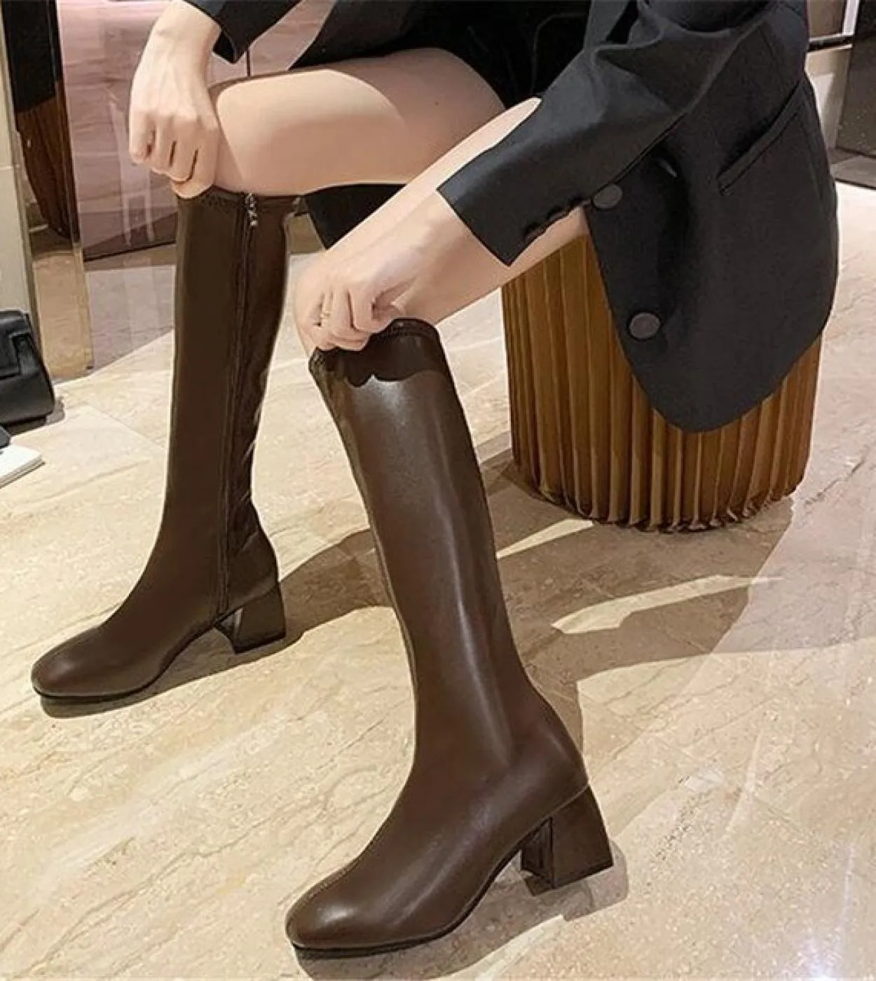 New women's knee-high leather winter boots Motorcycle-style boots with square toe and zipper Low heel boots