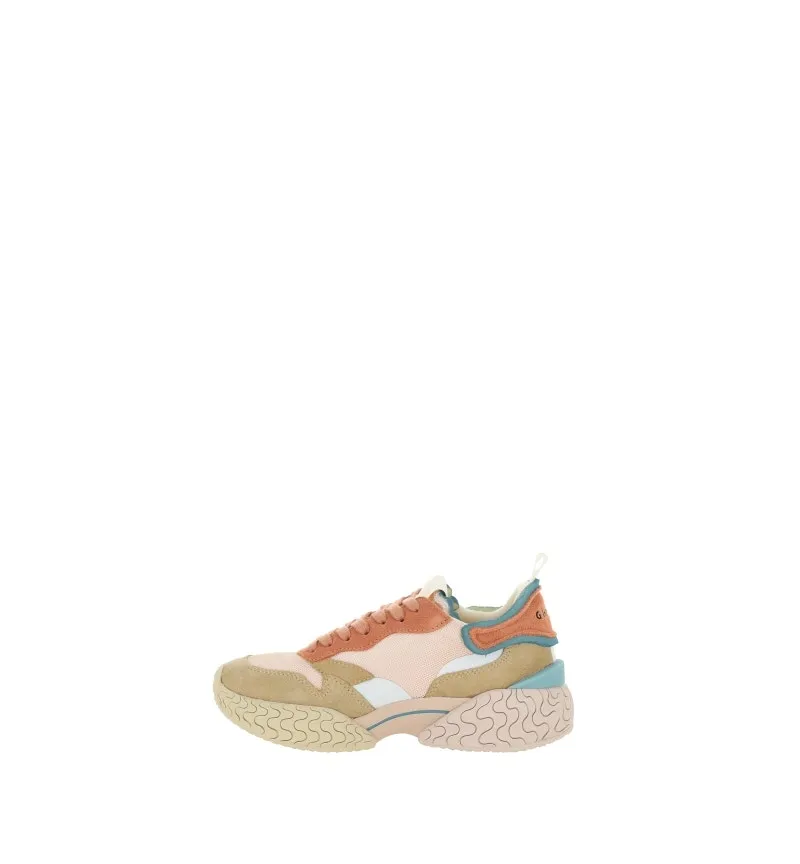 Pelle sneakers.