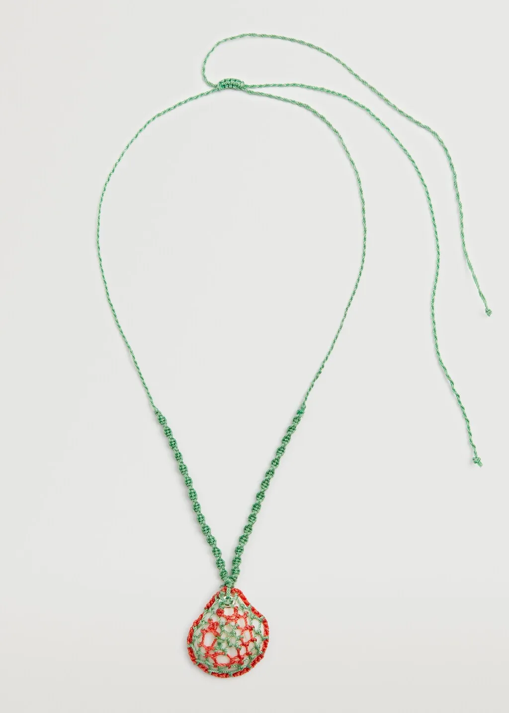Shell pendant necklace