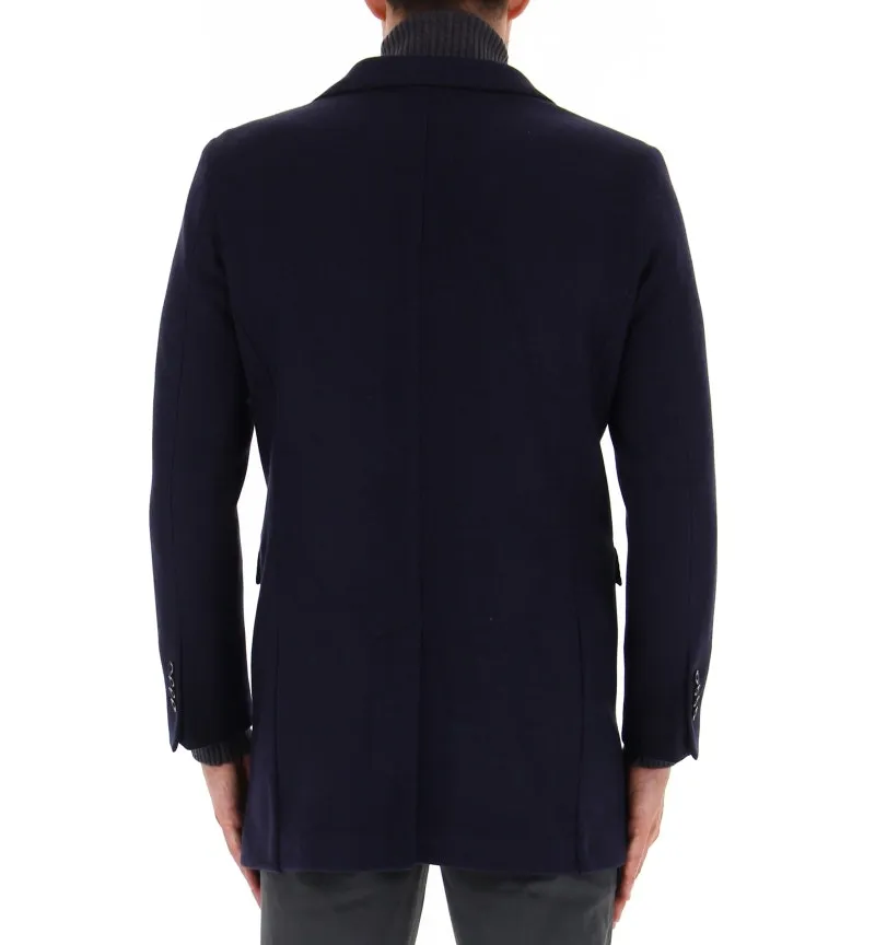 Single-breasted coat.