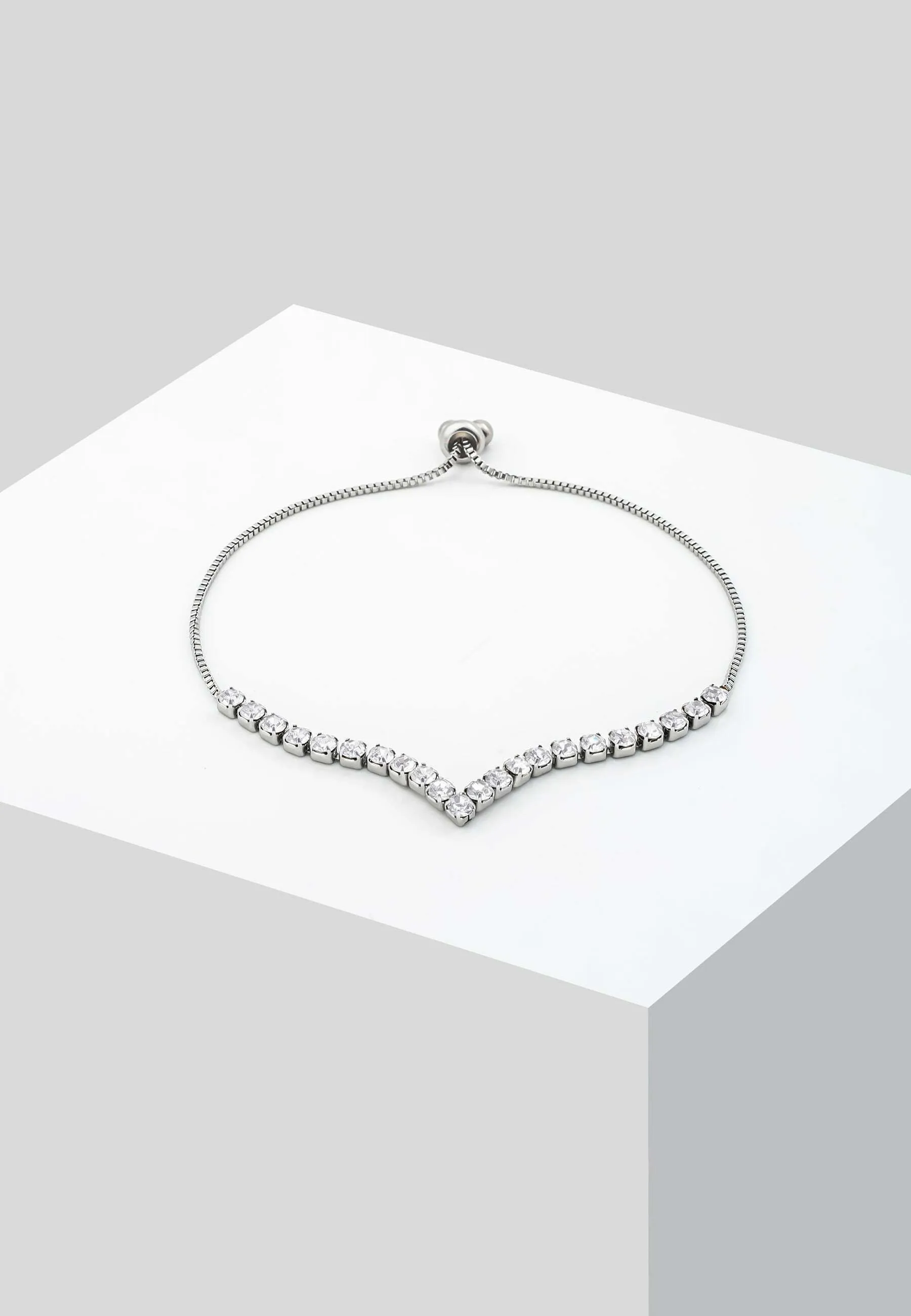 V-TENNIS - Bracciale can be rewritten as V-TENNIS Bracciale - Shop now for trendy tennis accessories.